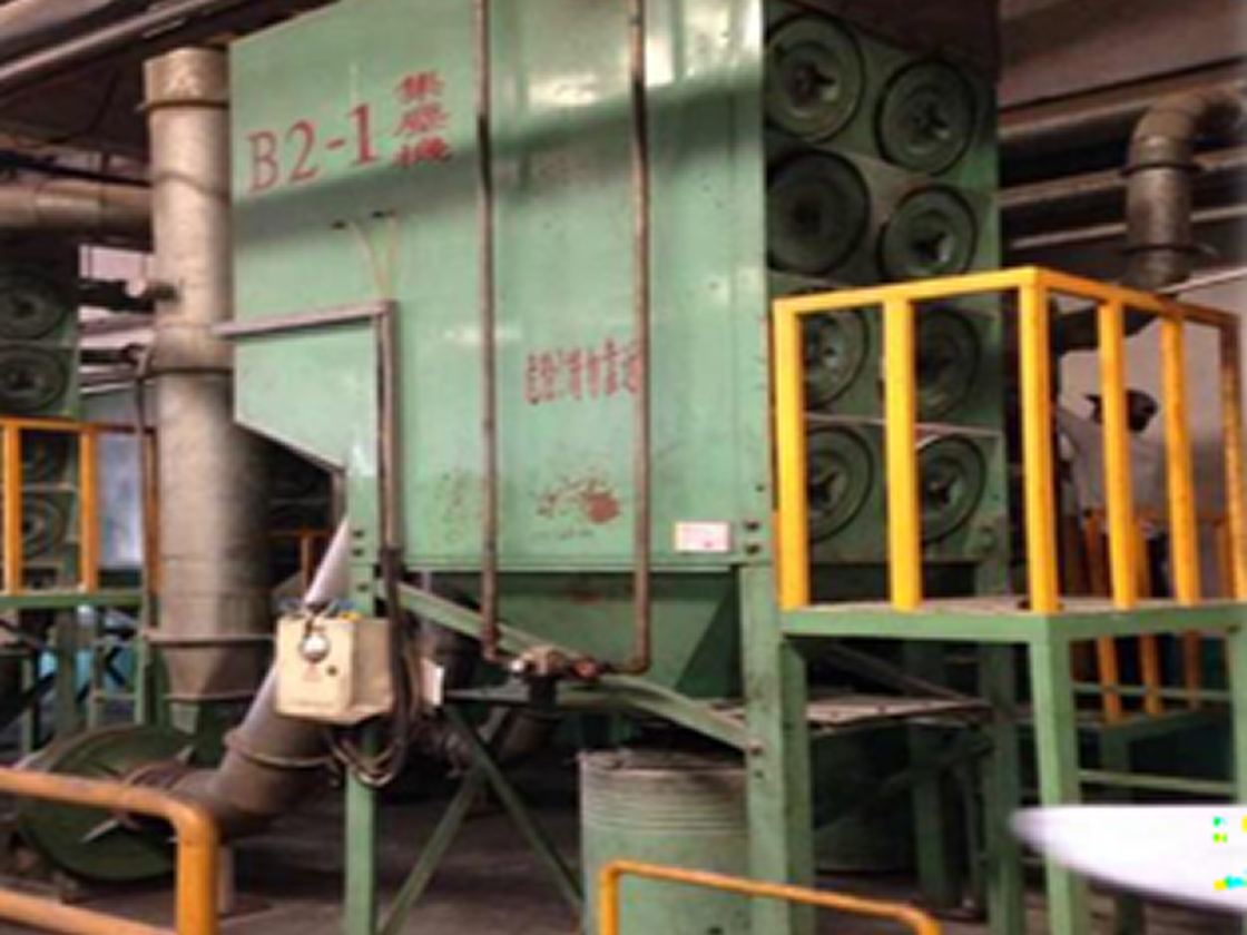 Dust treatment generated in the small  material feeding process
